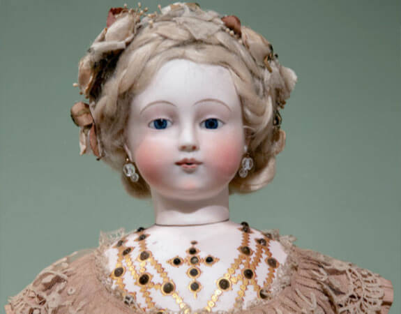 Historical Doll Automata in The Museum